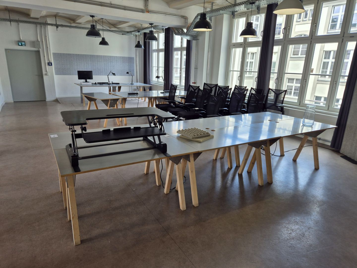 Büromöbel und Ausstattung einer Co-Working-Fläche (Teil 1)
